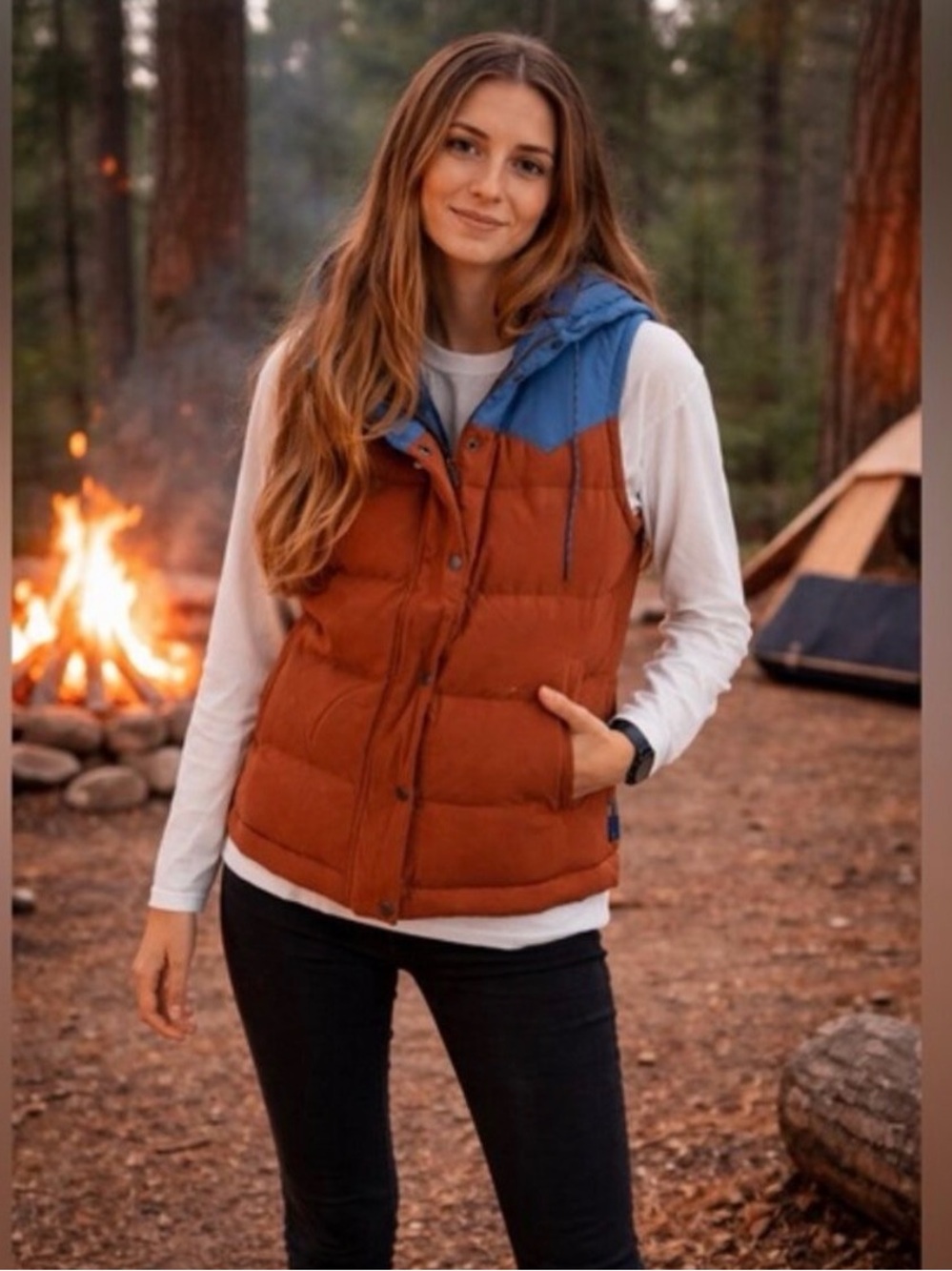Patagonia Ladies Large Bivy
Hooded Down Vest  Tan & Blue NWT
